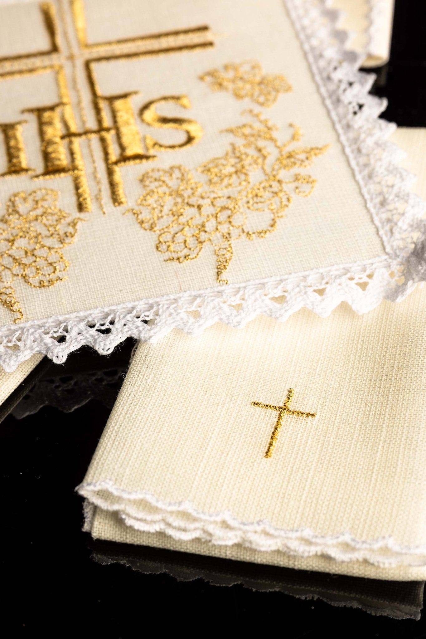 Juego de altar lino con bordado JHS y Cruz KKL/156 - CASULLAS.ES
