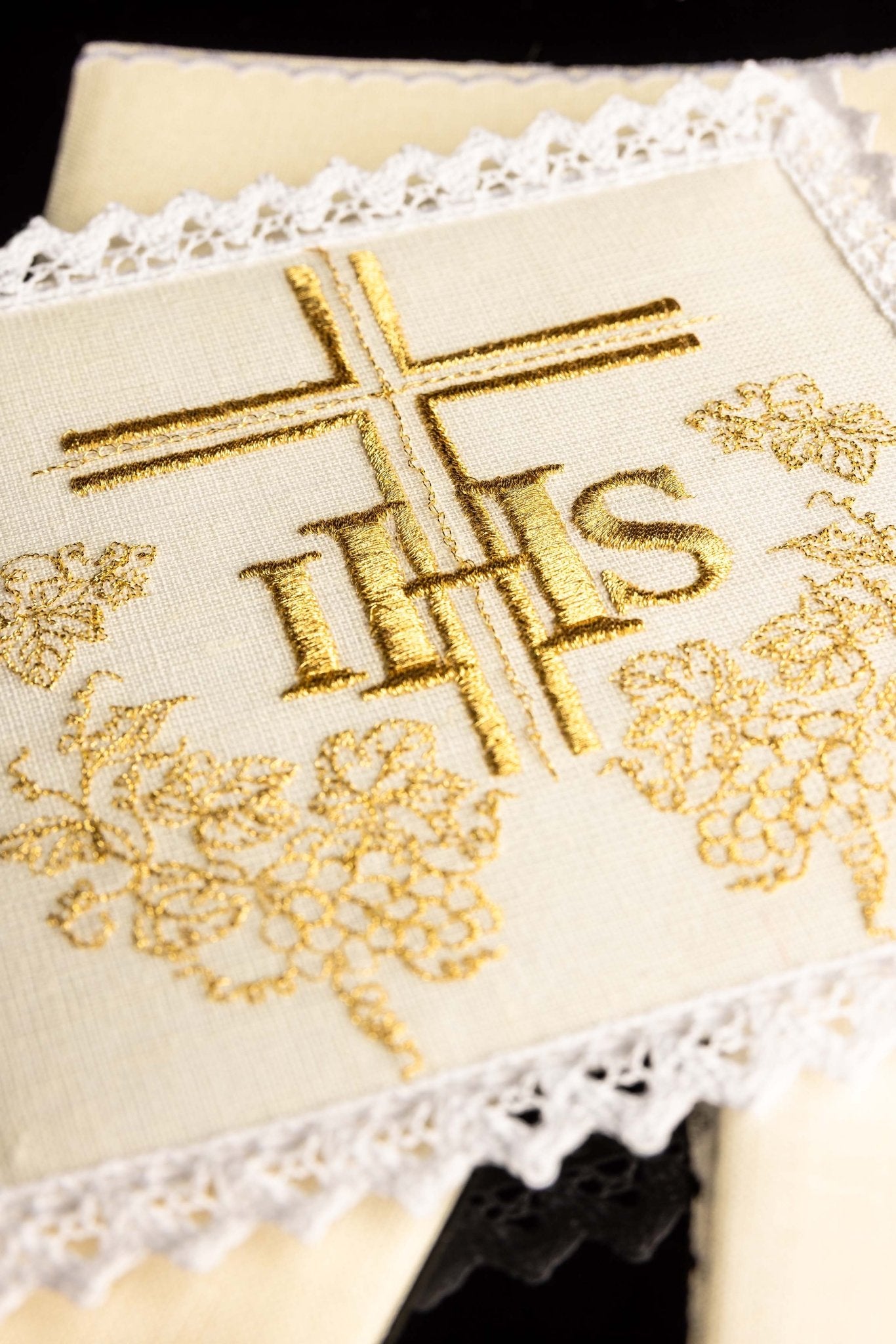 Juego de altar lino con bordado JHS y Cruz KKL/156 - CASULLAS.ES