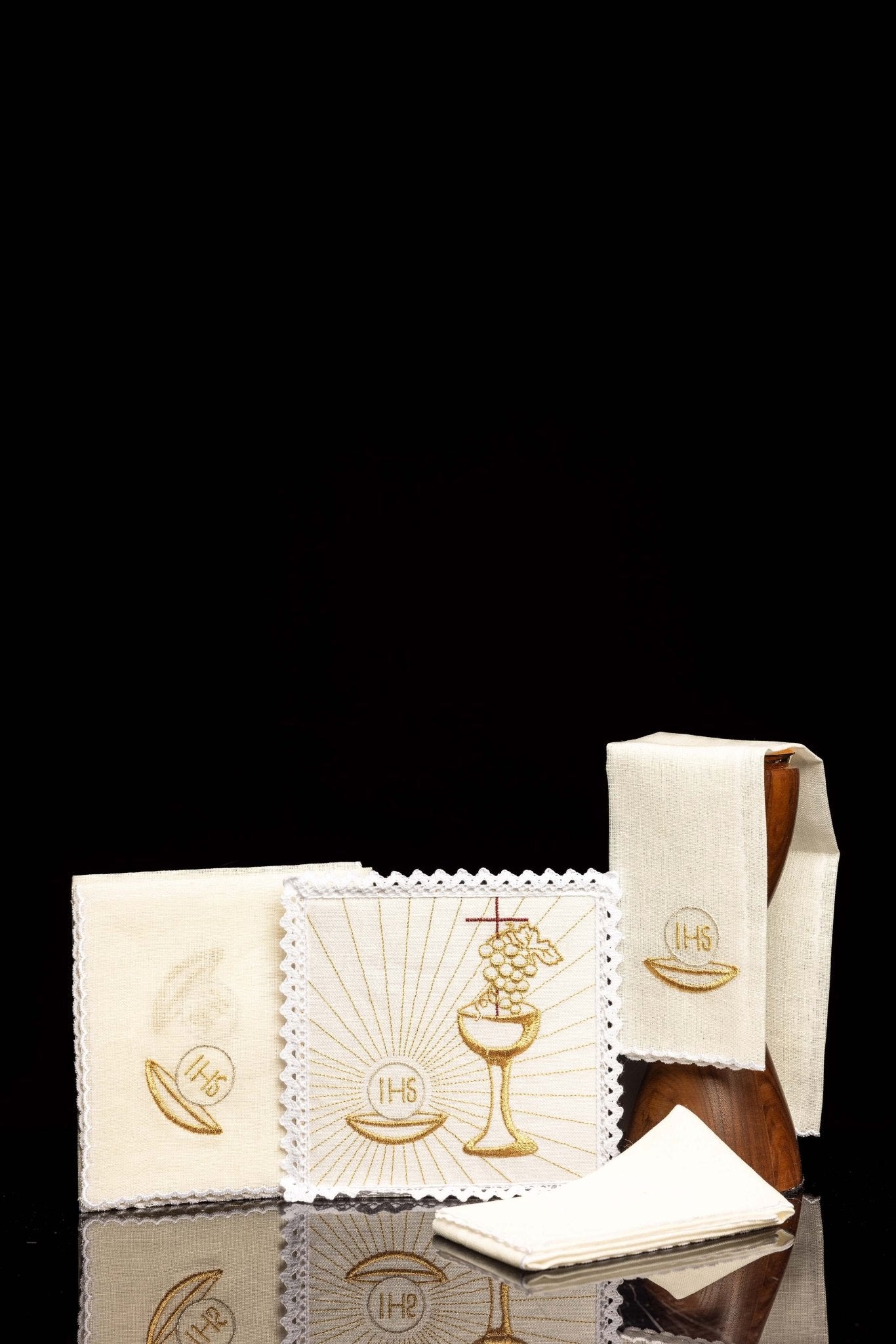 Juego de altar lino con sencillo bordado dorado Cáliz KKL/089 - CASULLAS.ES