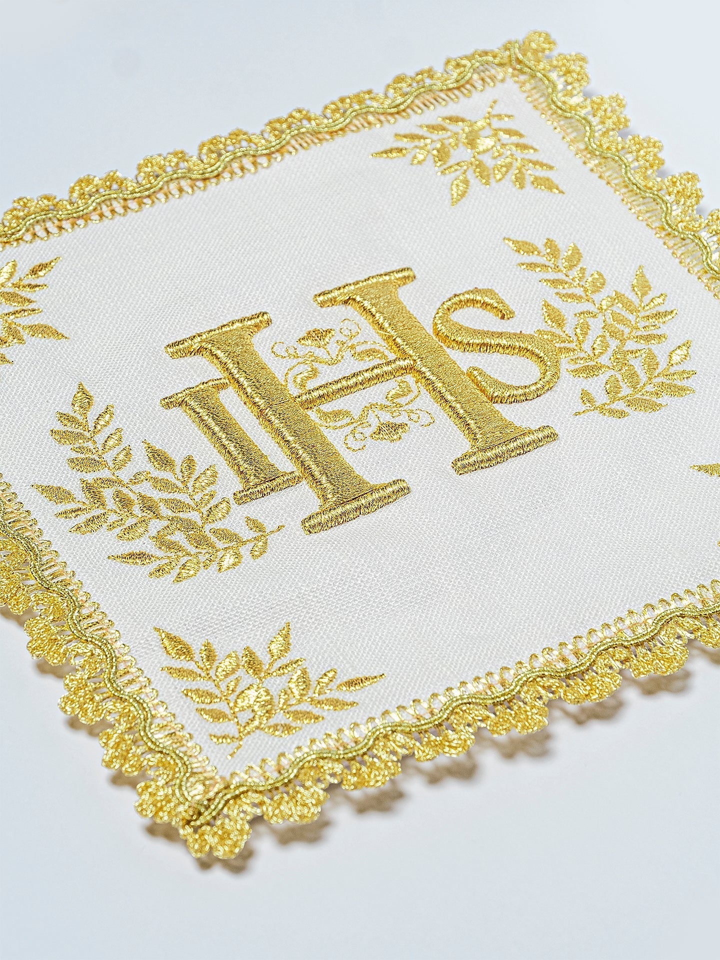 Juego de altar ricamente decorado con motivo IHS HA/5001 - CASULLAS.ES