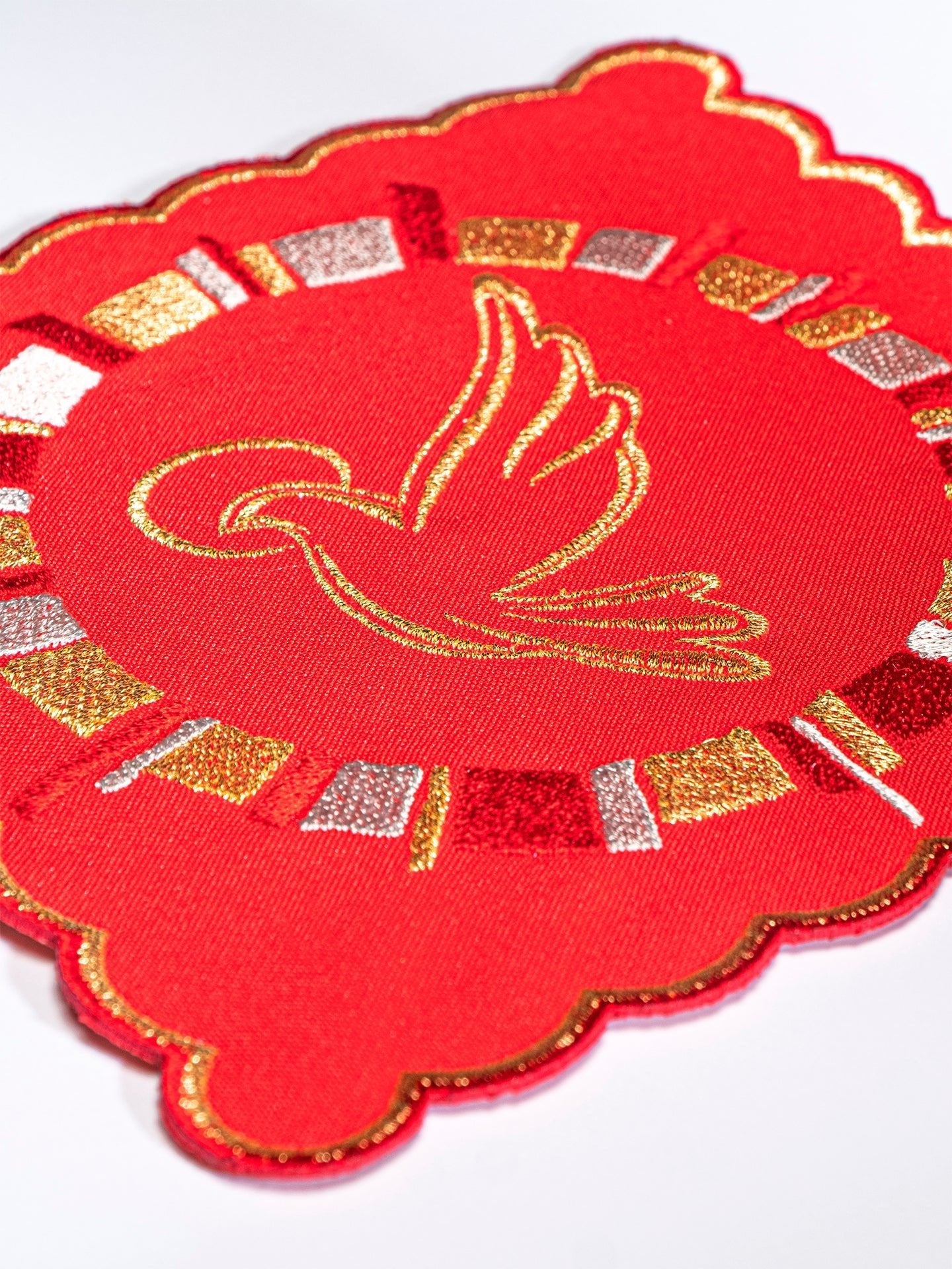 Juego de altar rojo con bordado del Espíritu Santo KK/141 - CASULLAS.ES
