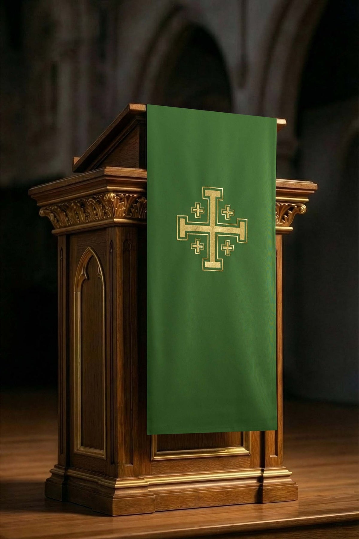 Paño de atril verde con bordado de la Cruz de Jerusalén, vista frontal