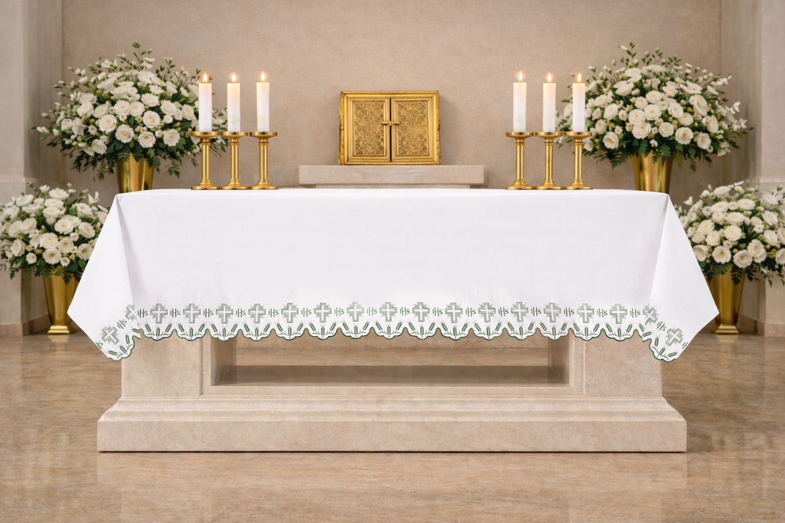 Mantel de altar con bordado de cruces verdes y acabado decorativo KOO/040/C4 150*300 - CASULLAS.ES