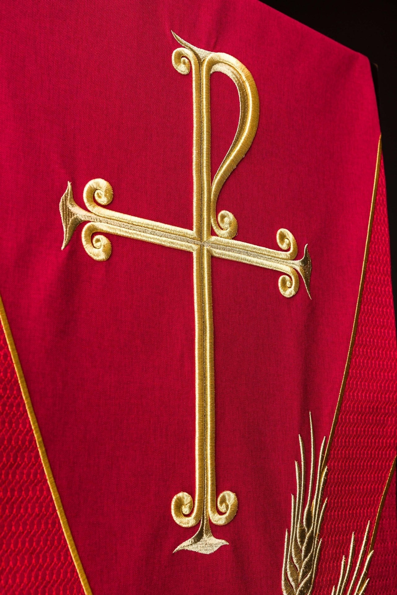 Mantel para ambón con bordado PAX en color rojo LE/8050/02 55*250 - CASULLAS.ES