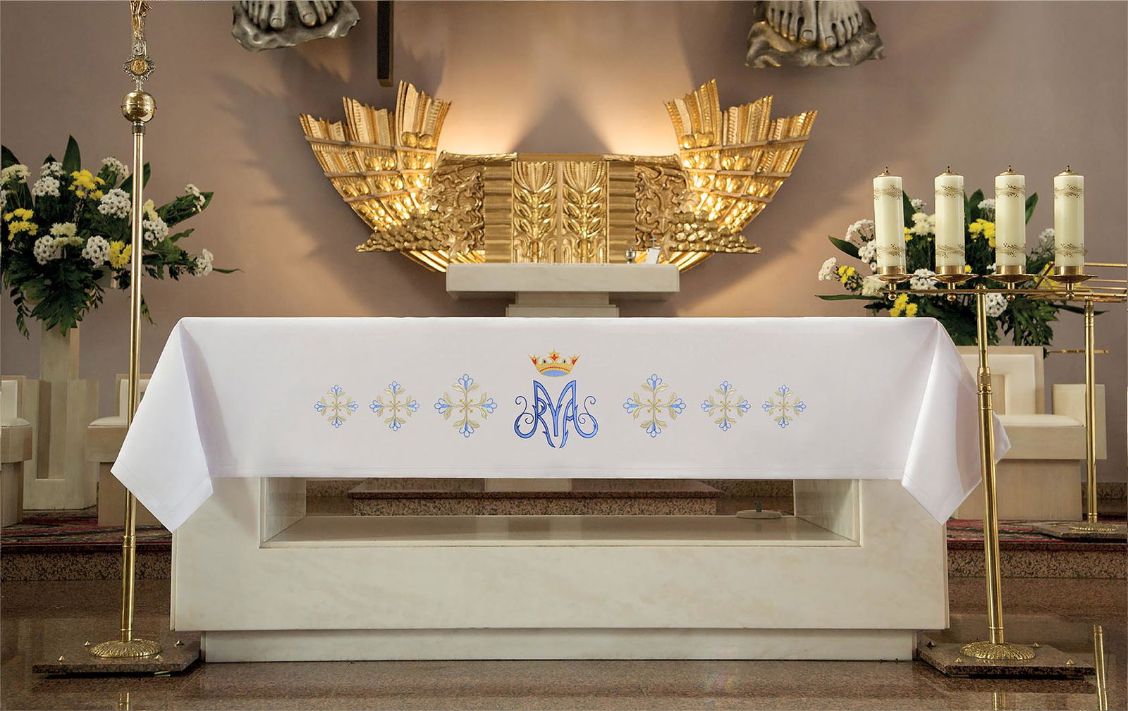 Obrus ołtarzowy z niebieskim haftem czołowym maryjnym - ORNATY.PL
