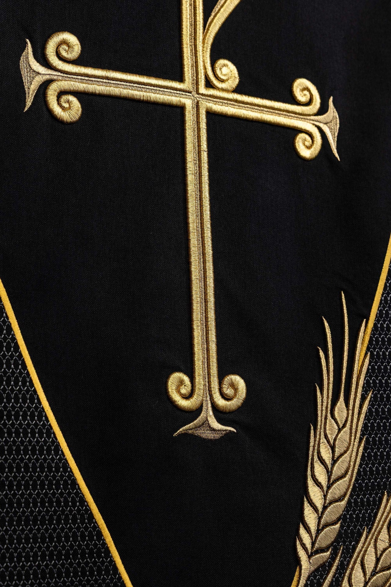 Paño para ambón negro con bordado PAX LE/8050/07 55*250 - CASULLAS.ES