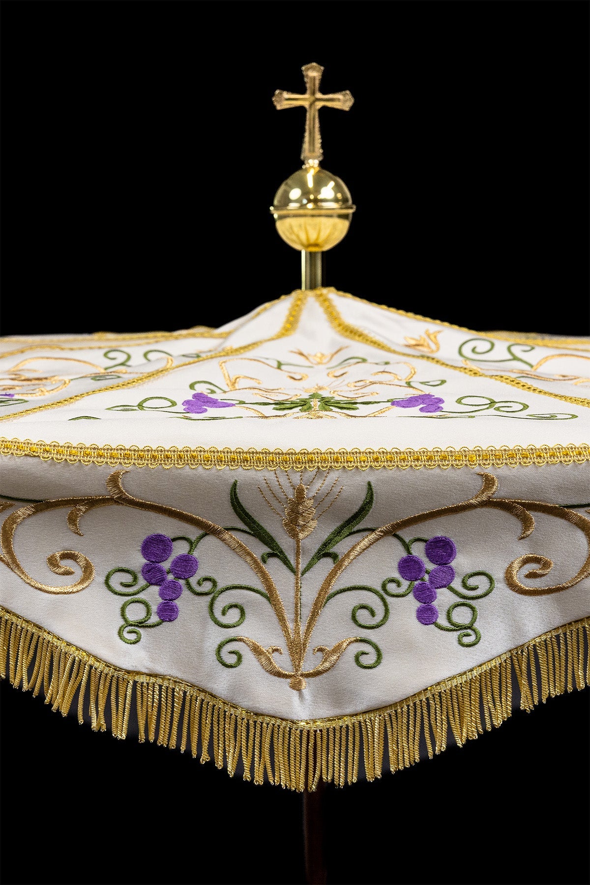 Paraguas procesional marfil para sacerdote bordado dorado KPP/002/05/20 o 100cm ECRU SAT. - CASULLAS.ES