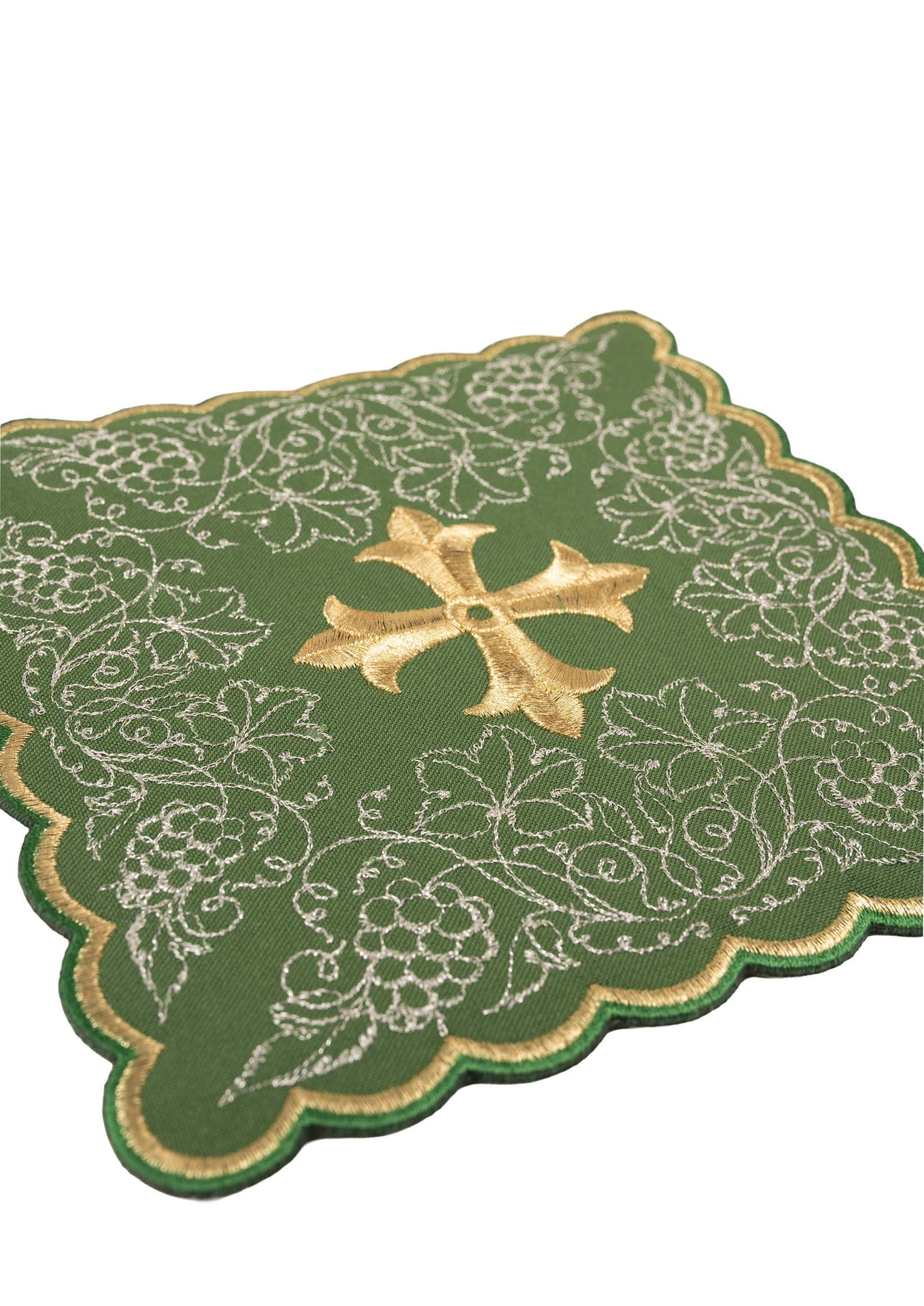 Servicio de altar bordado con motivo de cruz verde KDT/5028/01 ZIELONY - CASULLAS.ES