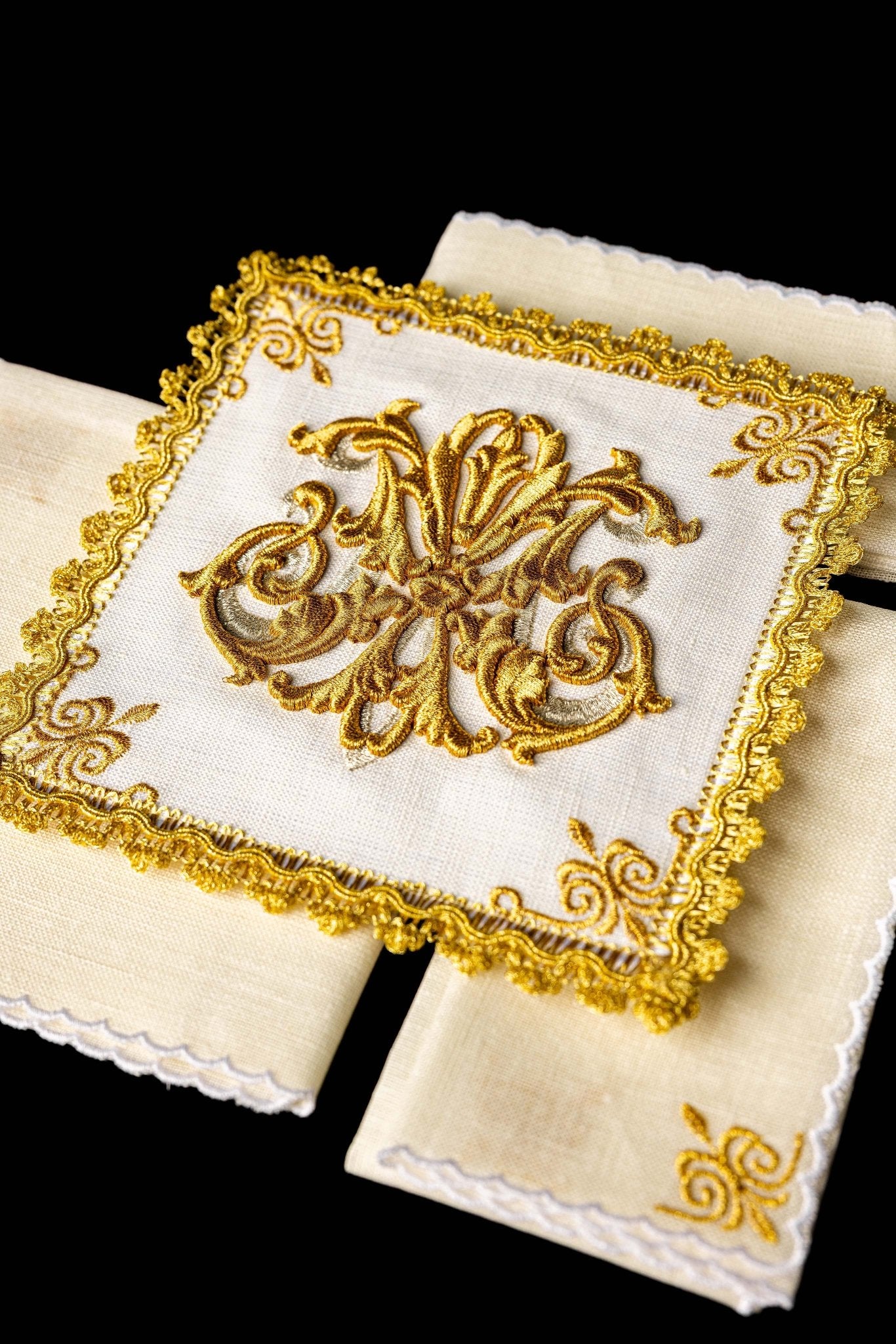 Servicio de altar bordado con símbolo Mariano HA/5012 - CASULLAS.ES