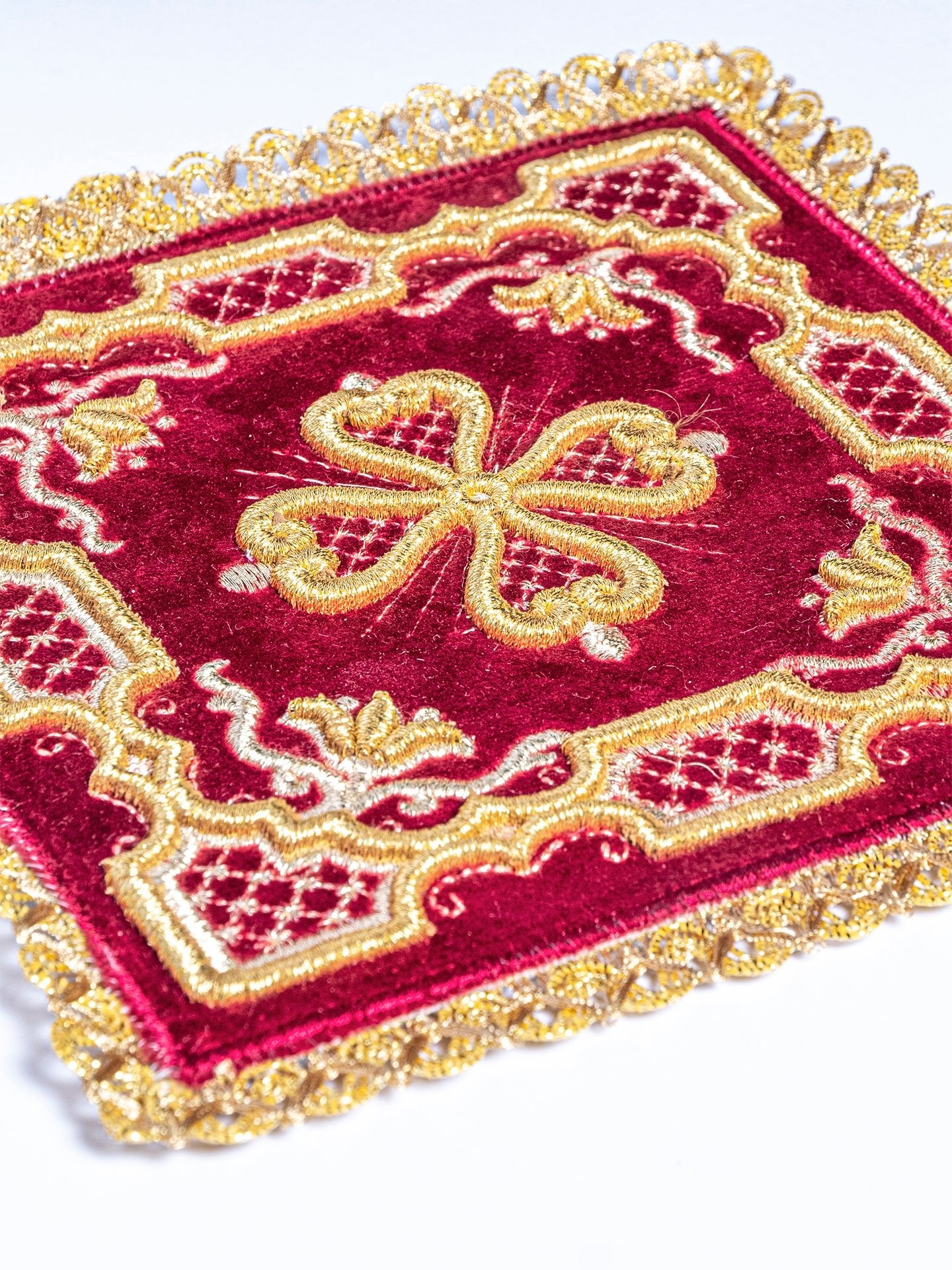 Servicio de altar bordado de terciopelo rojo KKL/5004/C1 - CASULLAS.ES