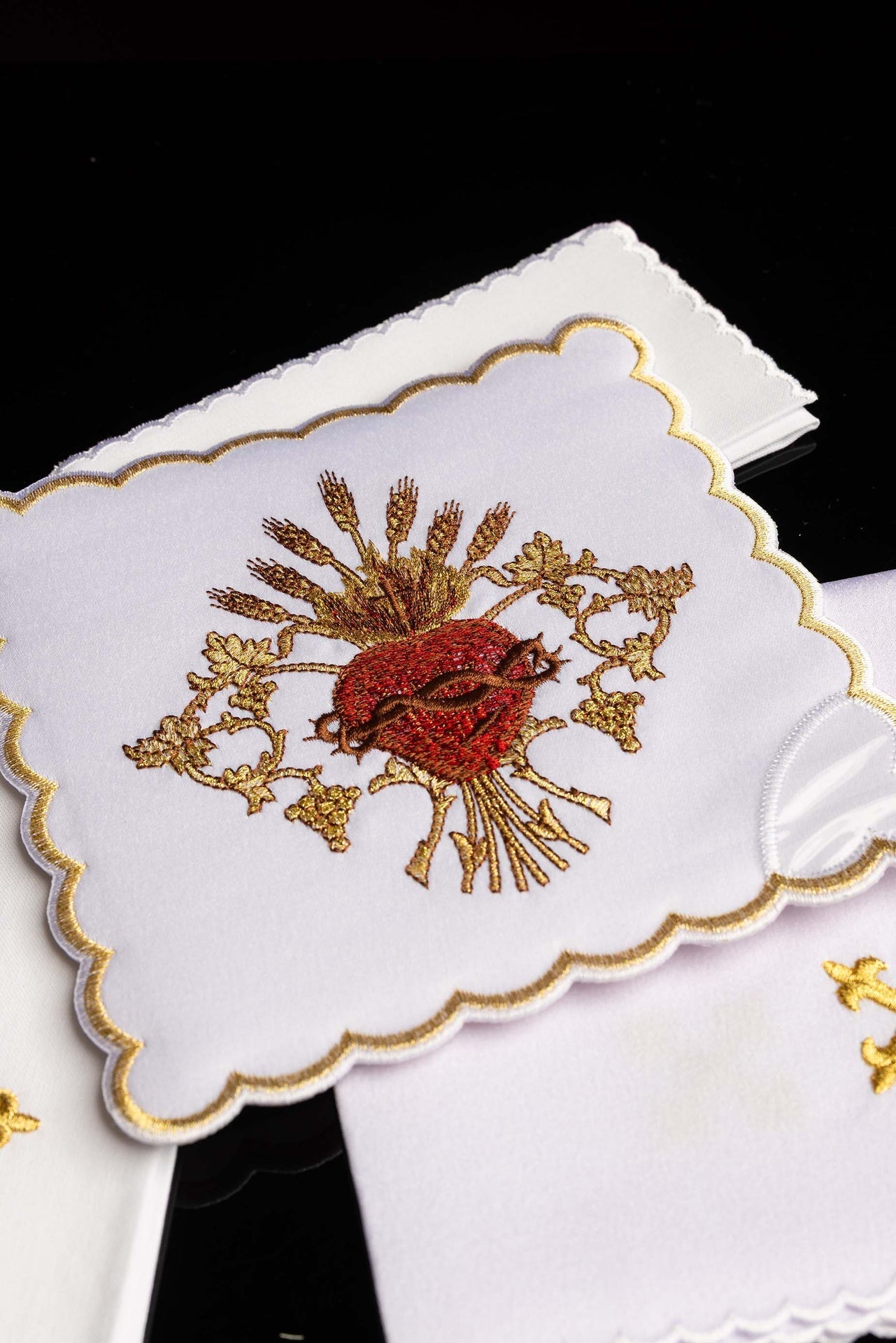 Servicio de altar bordado el corazón de jesús KK/167 - CASULLAS.ES