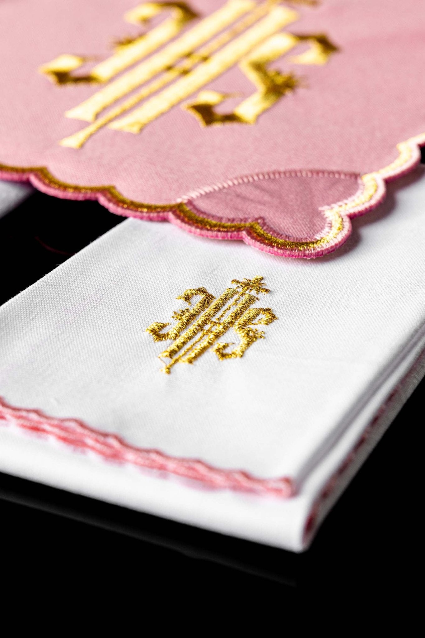Servicio de altar Bordado IHS rosa KK/029/08 - CASULLAS.ES