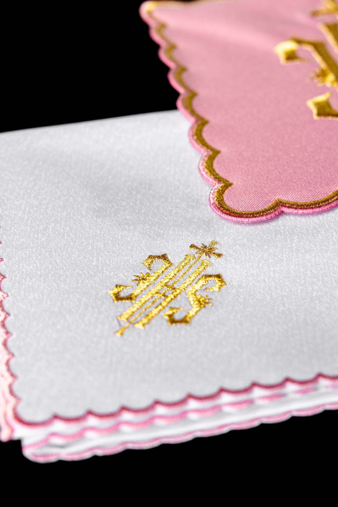 Servicio de altar Bordado IHS rosa KK/029/08 - CASULLAS.ES