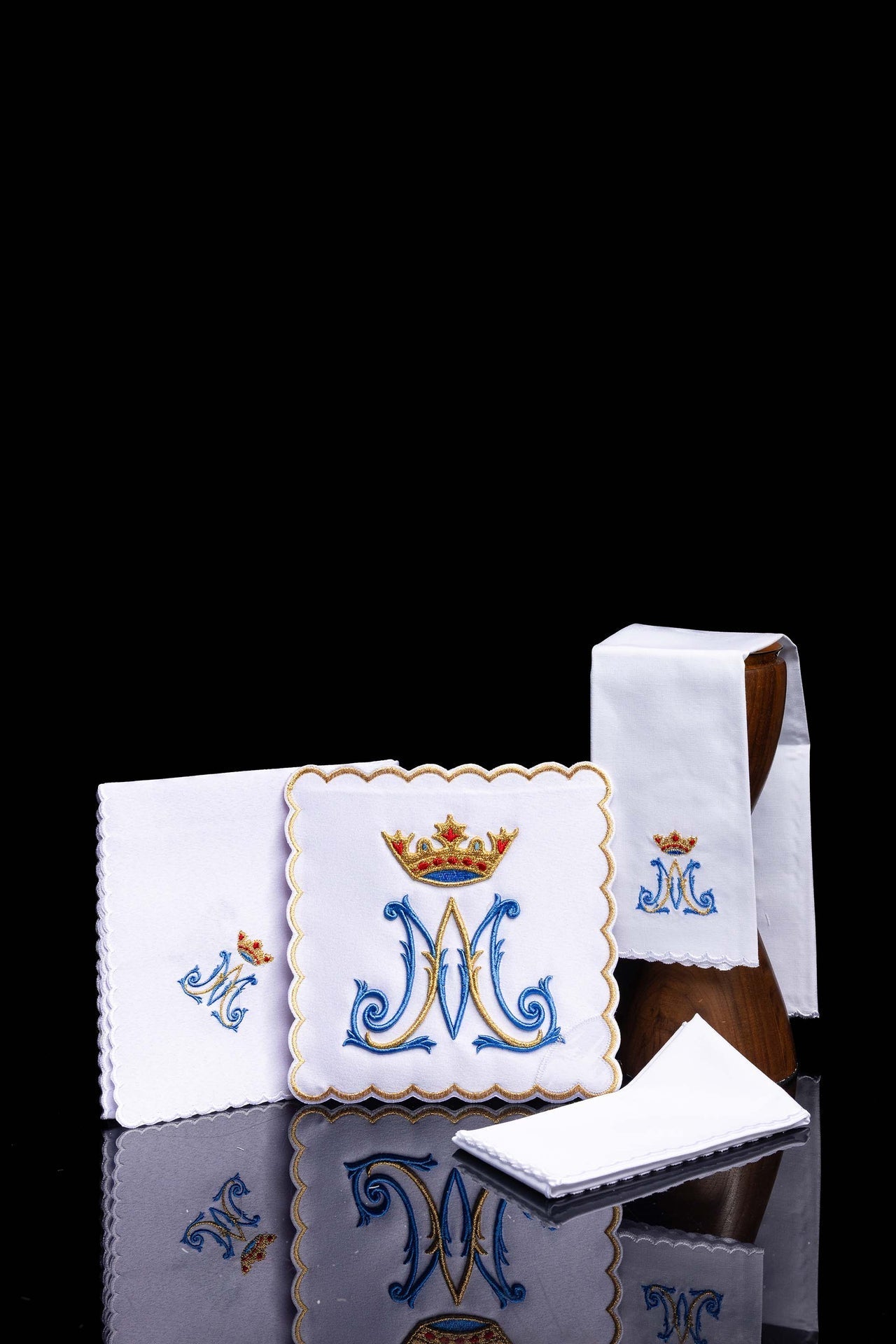 Servicio de altar bordado Mariano azul KK/179 - CASULLAS.ES