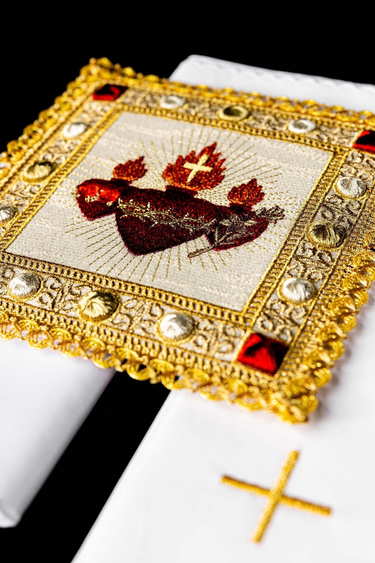 Servicio de altar con bordado de los tres corazones S-5577 - CASULLAS.ES