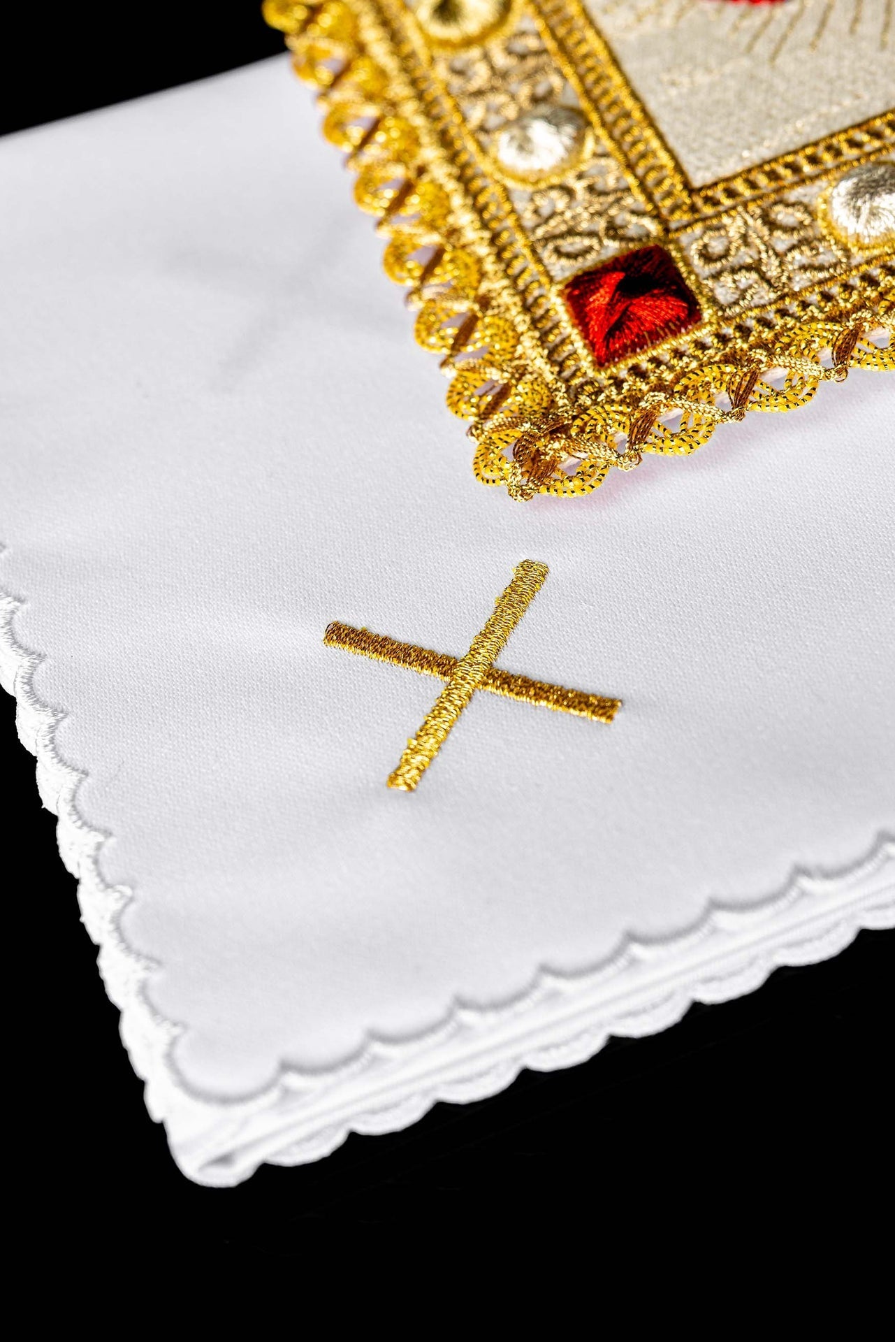 Servicio de altar con bordado de los tres corazones S-5577 - CASULLAS.ES