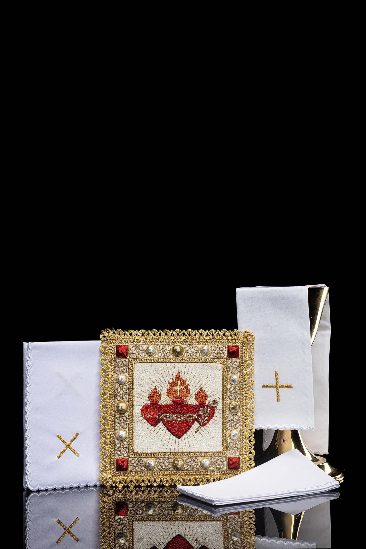 Servicio de altar con bordado de los tres corazones S-5577 - CASULLAS.ES