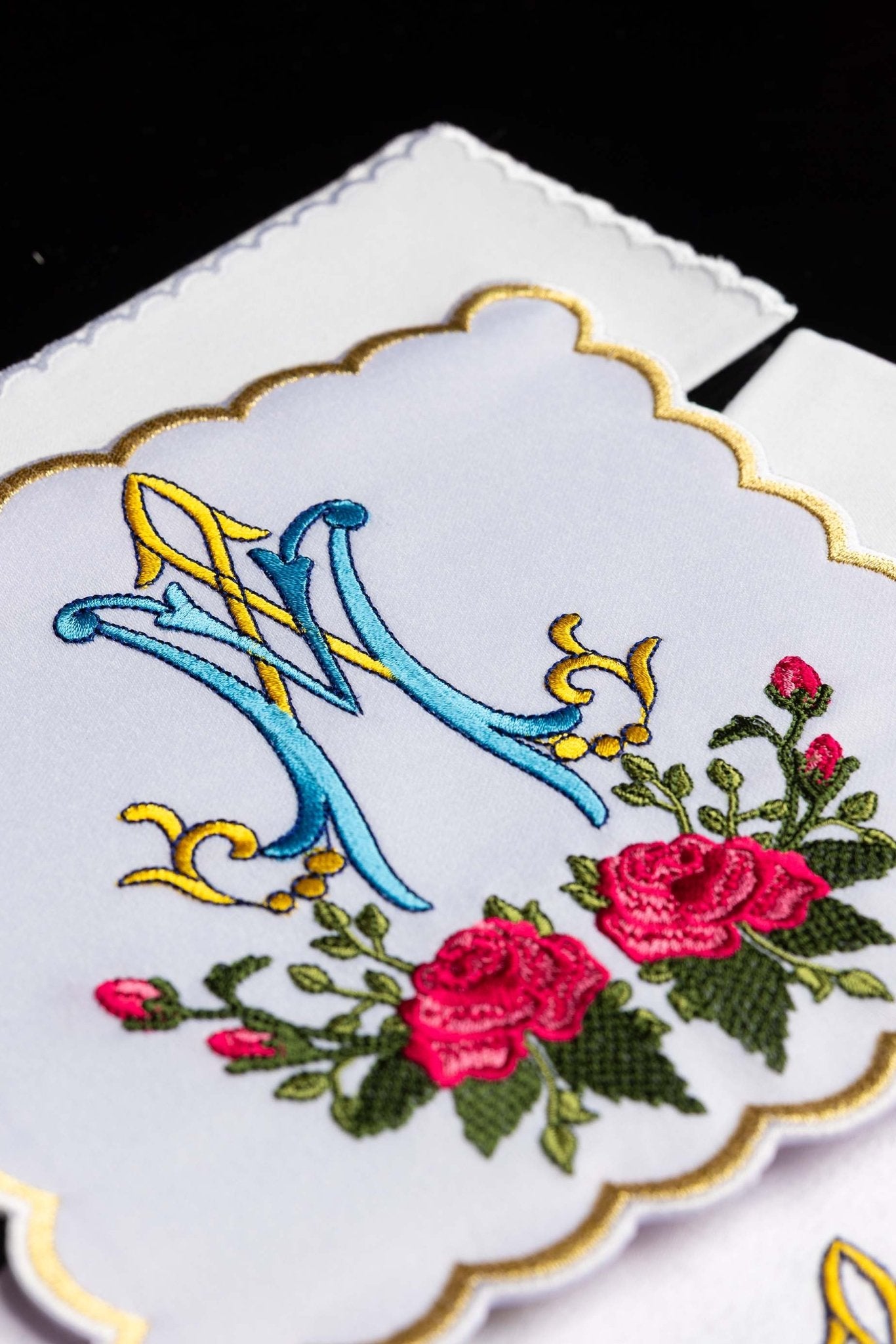 Servicio de altar con bordado Mariano colorido KK/078 - CASULLAS.ES