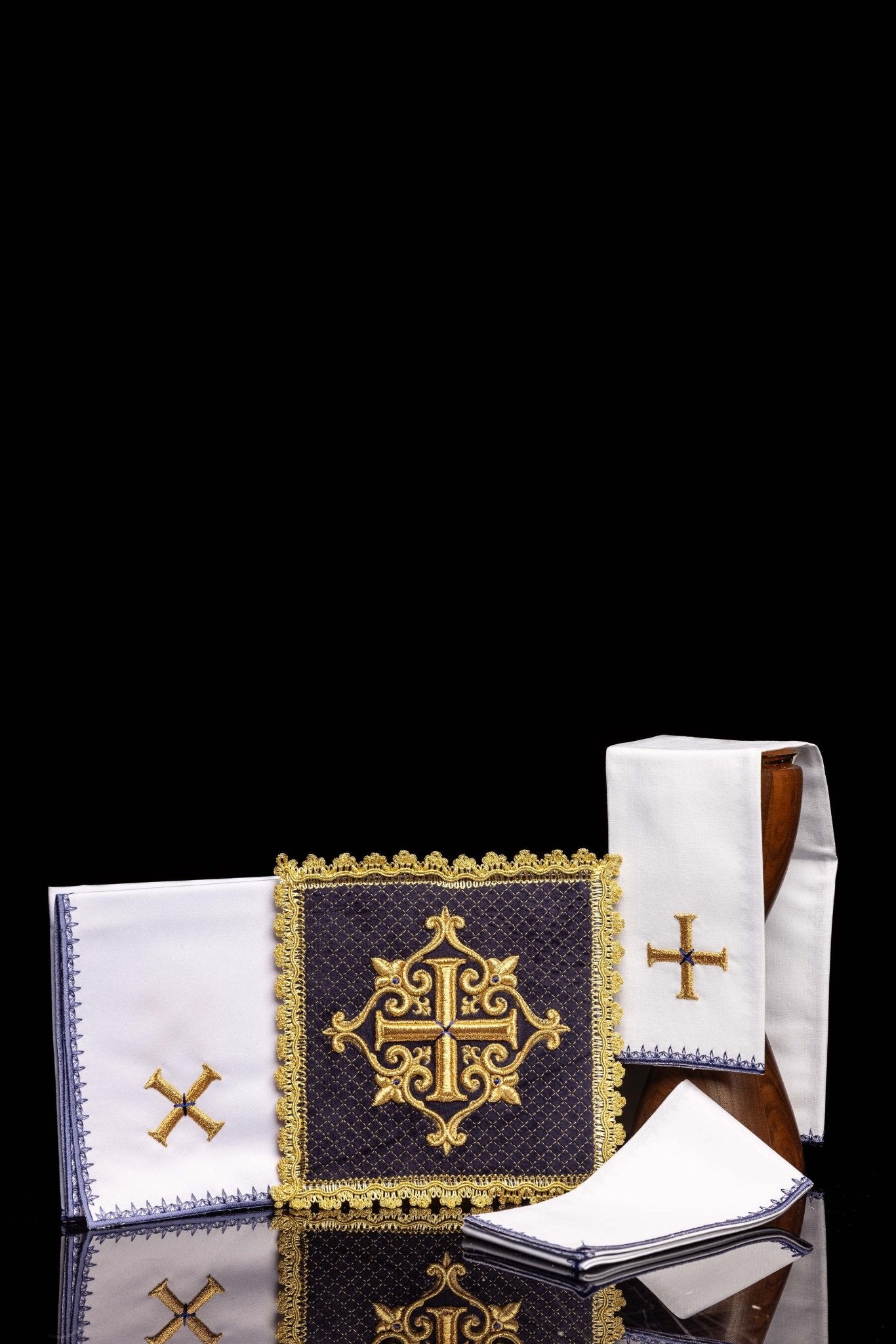 Servicio de altar con cruz bordada terciopelo violeta LE/5029/C3 - CASULLAS.ES