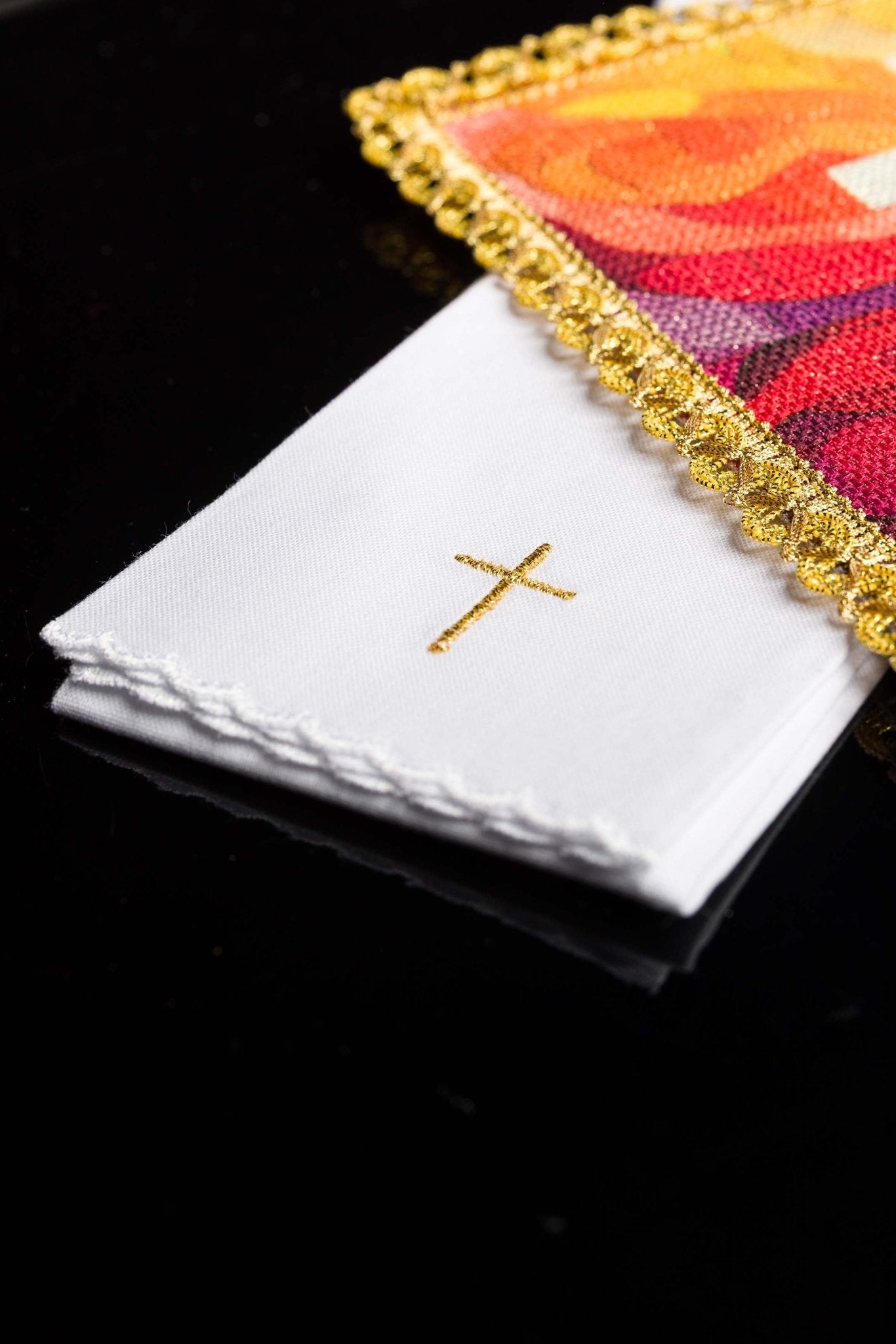 Servicio de altar estampado en color con motivo de cruz KOD/5005/99 - CASULLAS.ES