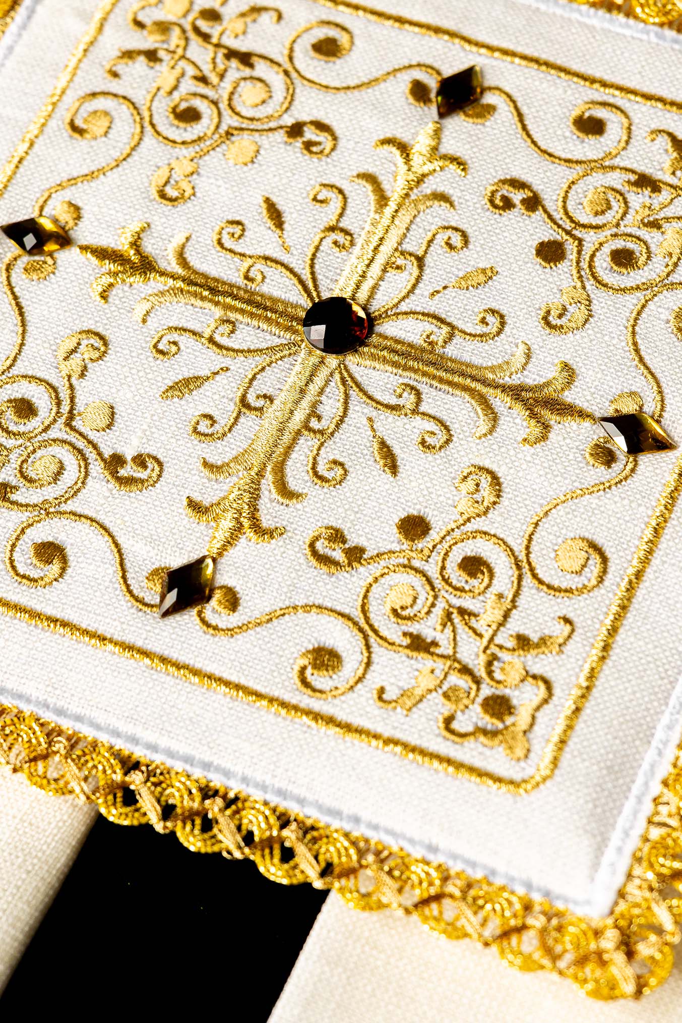 Servicio de altar lino con bordado en cruz S-5013 - CASULLAS.ES