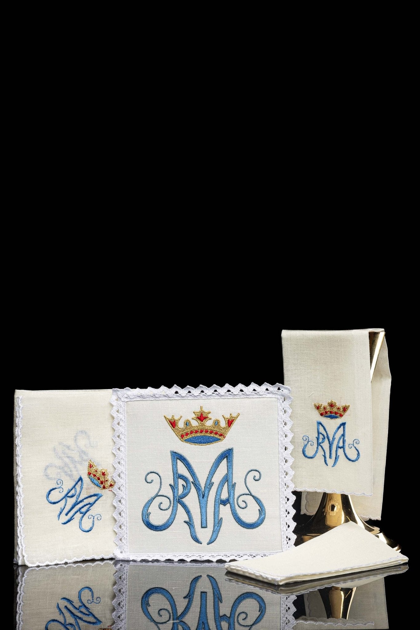 Servicio de altar lino con bordado Mariano KKL/003/C1 - CASULLAS.ES