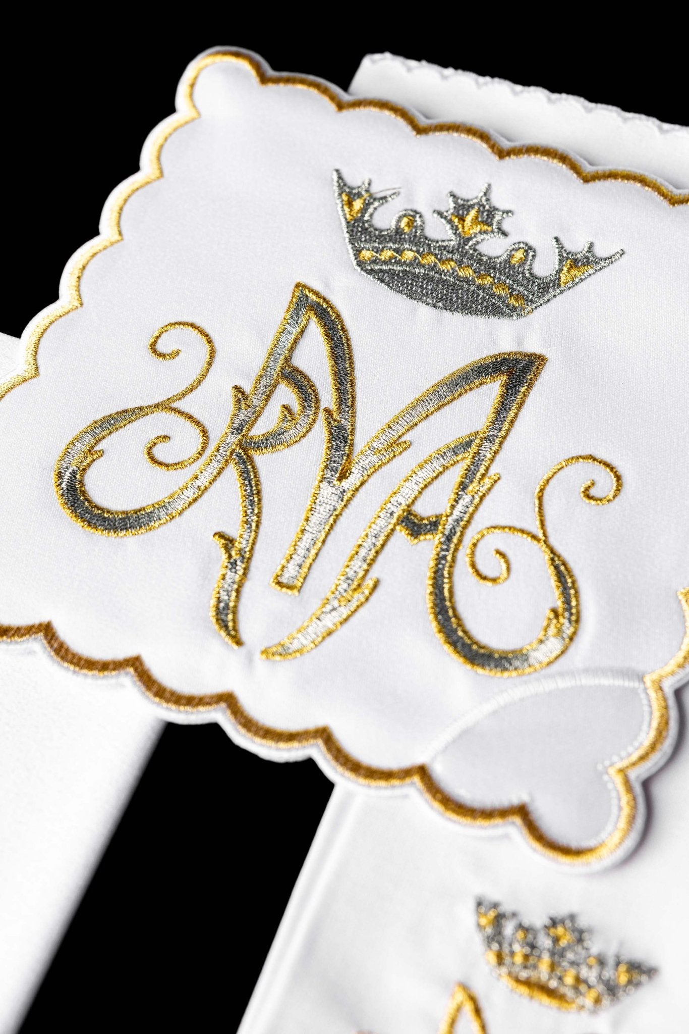 Servicio de altar Mariano con bordado dorado KK/003/C2 - CASULLAS.ES