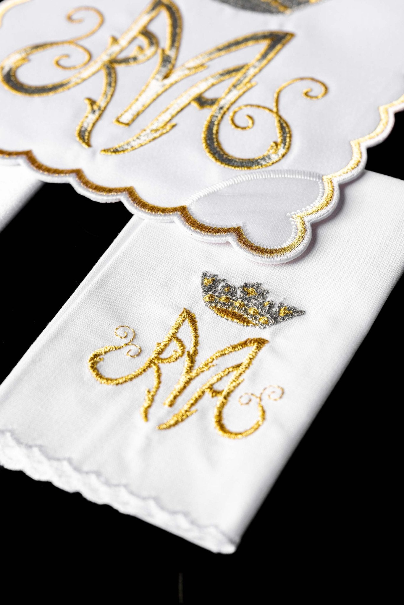 Servicio de altar Mariano con bordado dorado KK/003/C2 - CASULLAS.ES