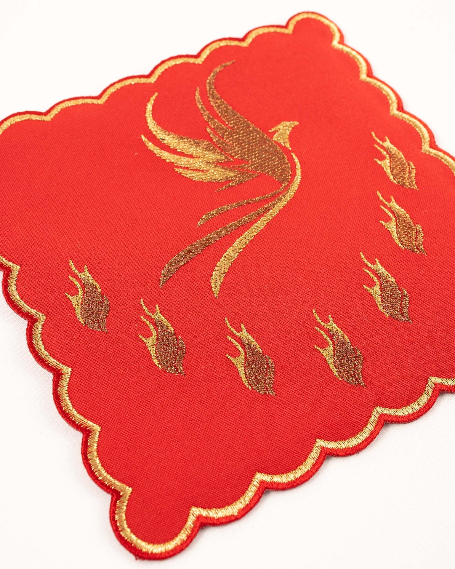 Servicio de altar rojo con bordado del Espíritu Santo KDT/5032/02 CZERWONY - CASULLAS.ES