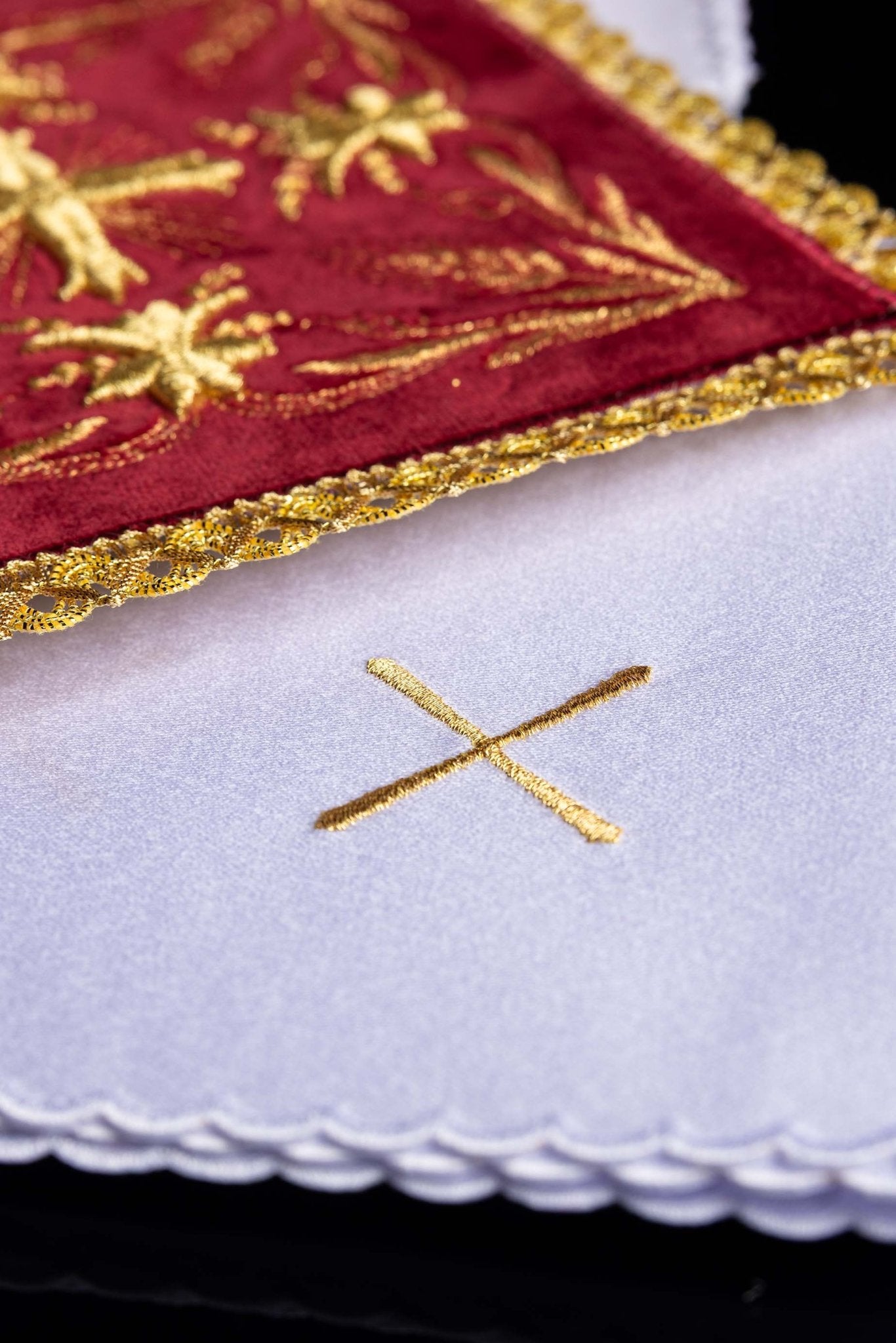Servicio de altar terciopelo bordado rojo KK/5001/C1 - CASULLAS.ES