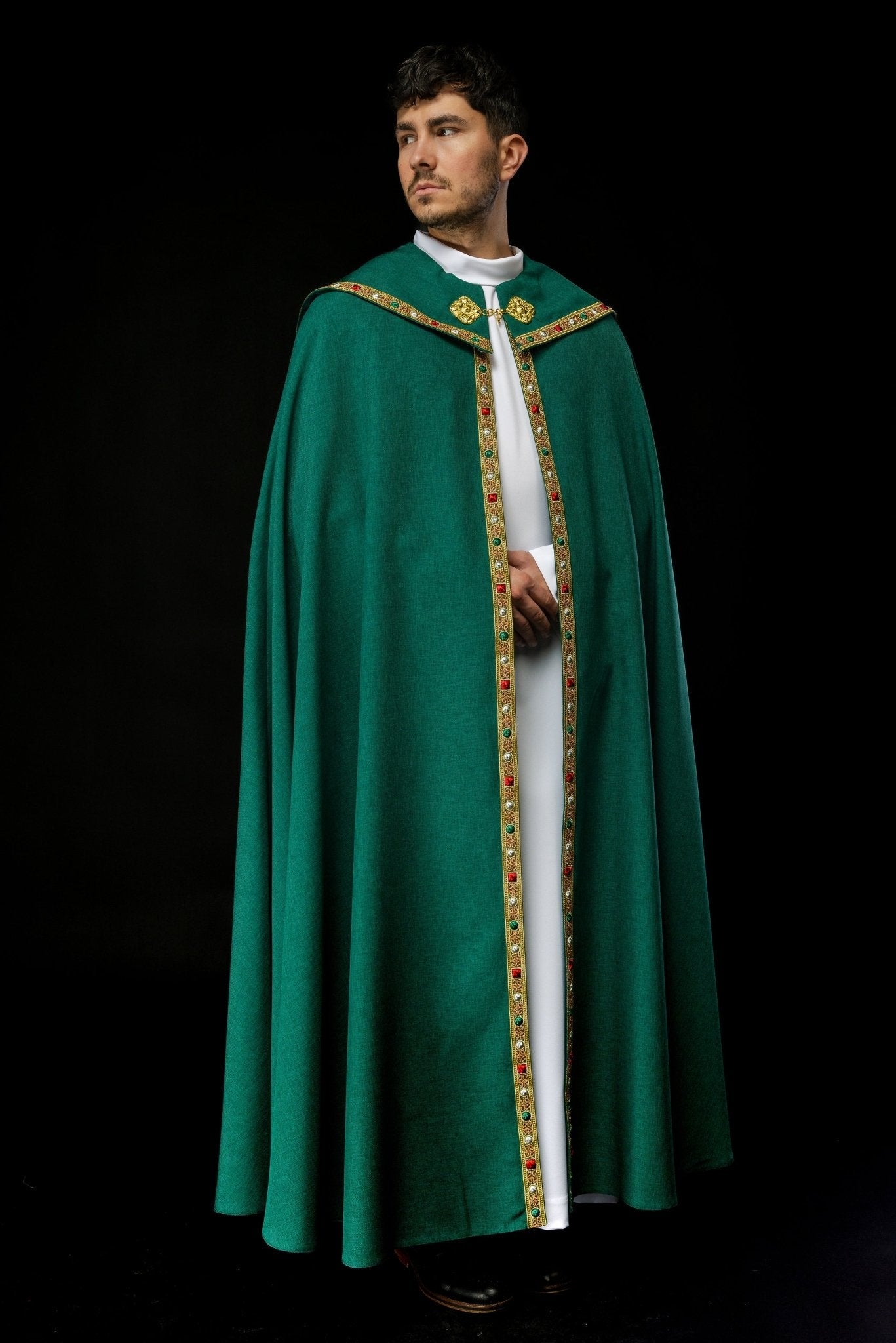 Zielona kapa liturgiczna z złotym IHS